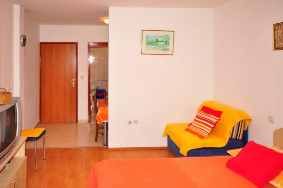 Apartments Franic Ploce  Exterior photo
