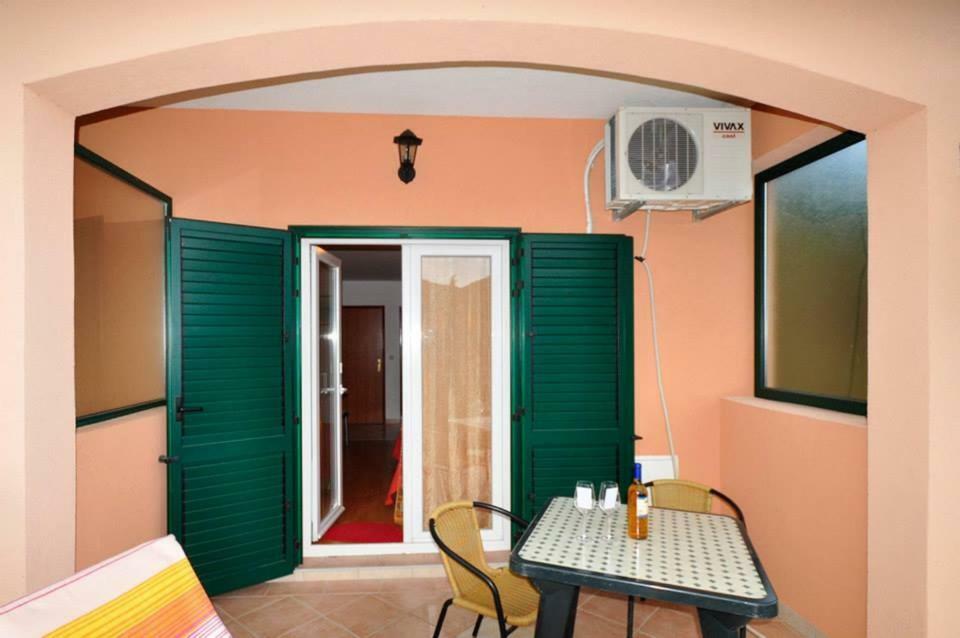 Apartments Franic Ploce  Exterior photo